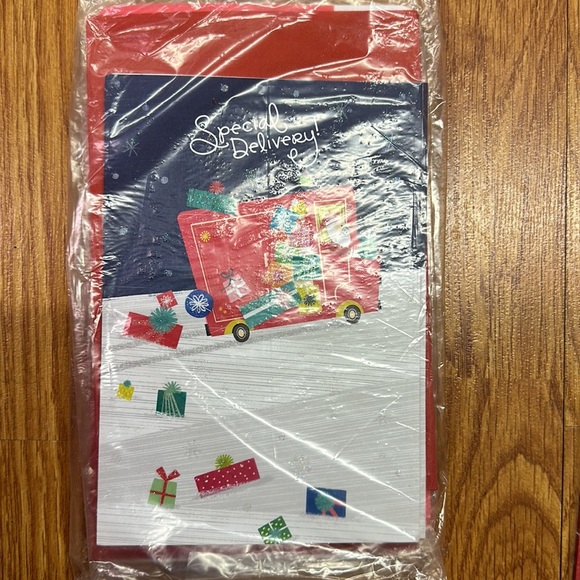 8- Hallmark Christmas cards for your mail carrier - Picture 4 of 7